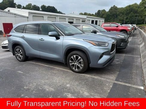 Used 2021 Toyota Highlander XLE AWD/4WD image 15