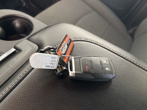 Used 2024 RAM 2500 Tradesman w/ Chrome Appearance Group image 17