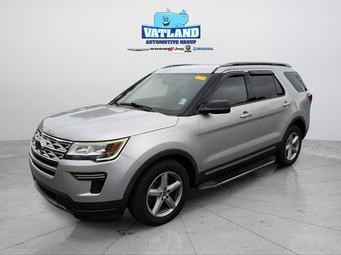 Used 2018 Ford Explorer XLT image 1