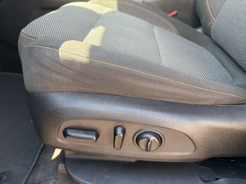 Used 2019 Chevrolet Traverse LT FWD image 14