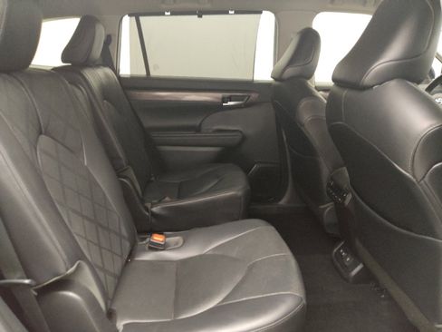 Used 2020 Toyota Highlander Platinum image 19