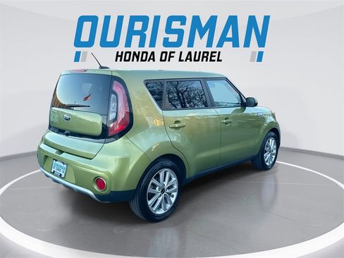 Used 2017 Kia Soul + image 8