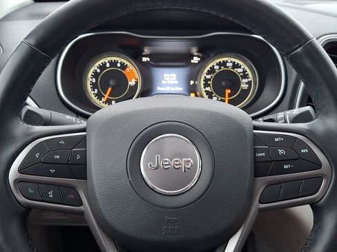 Used 2021 Jeep Cherokee Latitude Lux w/ Sun & Sound Group AWD/4WD image 20