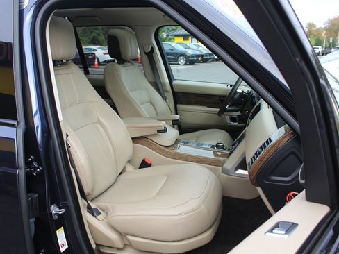 Used 2019 Land Rover Range Rover HSE image 18