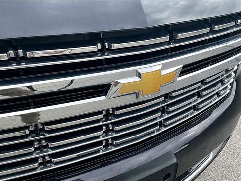 Used 2024 Chevrolet Suburban Premier image 33
