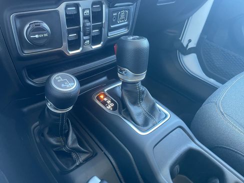 Used 2025 Jeep Wrangler Sport S image 41