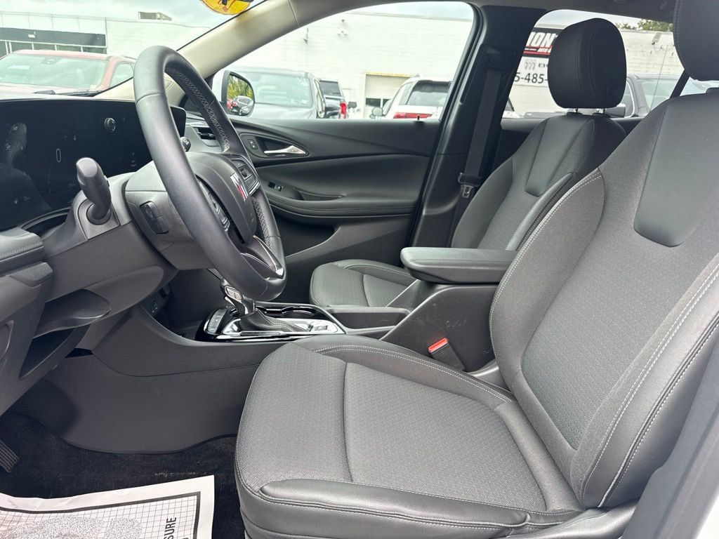 Used 2024 Buick Encore GX Preferred w/ Advanced Technology Package FWD image 9