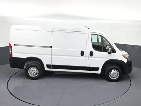 Used 2025 RAM ProMaster 2500 w/ Convenience Group FWD image 31