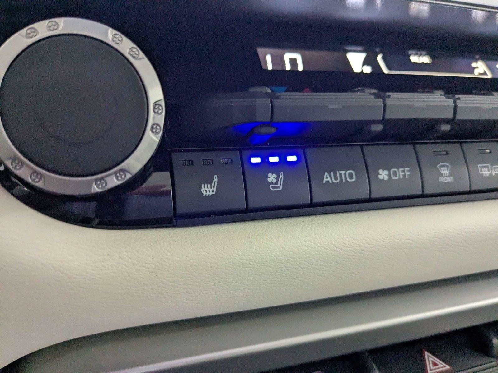 Used 2023 Toyota Sequoia Capstone AWD/4WD image 22