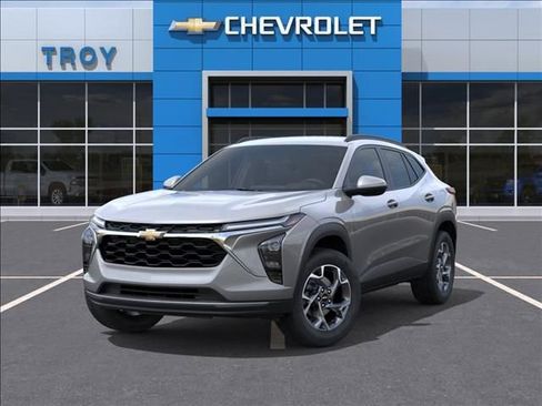 New 2026 Chevrolet Trax LT w/ Driver Confidence Package FWD image 6
