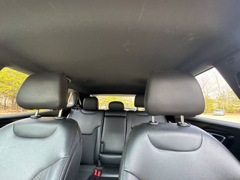 Used 2025 Jeep Compass Latitude image 31