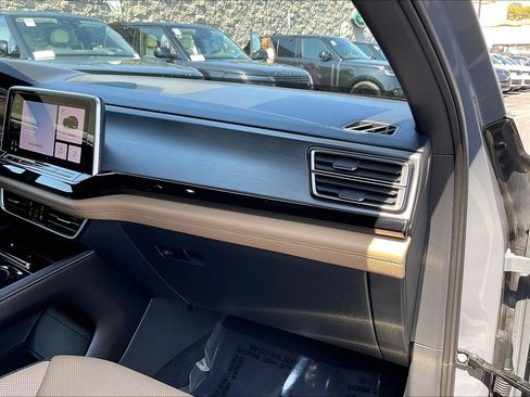 Used 2024 Volkswagen Atlas Cross Sport SE FWD image 18