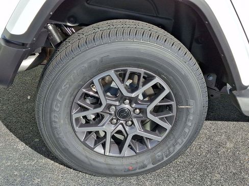 New 2026 Jeep Wrangler Unlimited Sahara AWD/4WD image 6