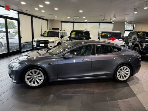 Used 2018 Tesla Model S 100D AWD/4WD image 2