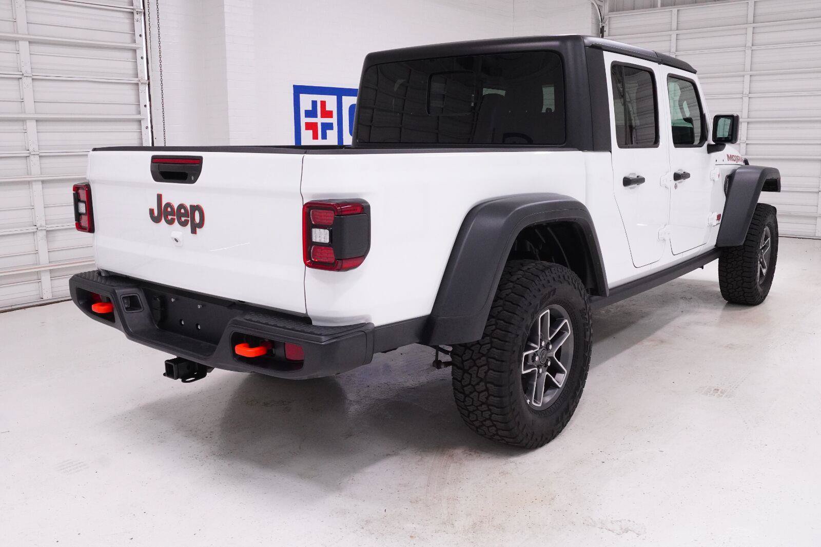 Used 2026 Jeep Gladiator Mojave AWD/4WD image 29