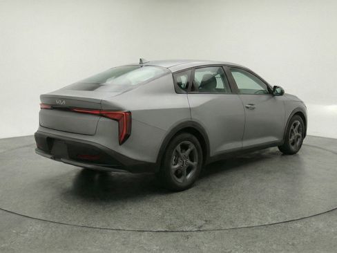 Used 2025 Kia K4 LXS image 9
