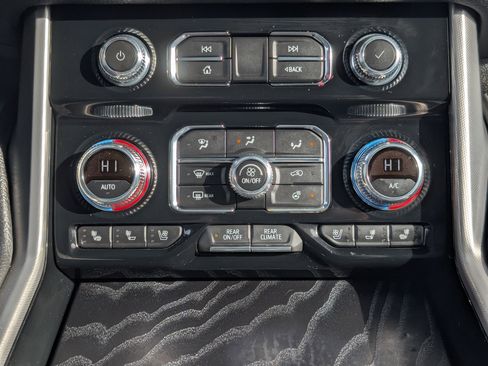 Used 2024 GMC Yukon Denali w/ Denali Reserve Package image 26