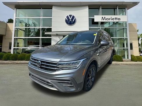 Used 2023 Volkswagen Tiguan SE image 1