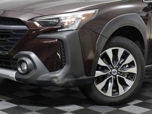 Used 2025 Subaru Outback Limited AWD/4WD image 3