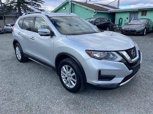 Used 2018 Nissan Rogue SV w/ Premium Package AWD/4WD image 4