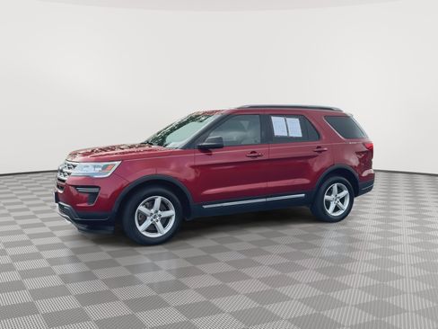 Used 2018 Ford Explorer XLT FWD image 4