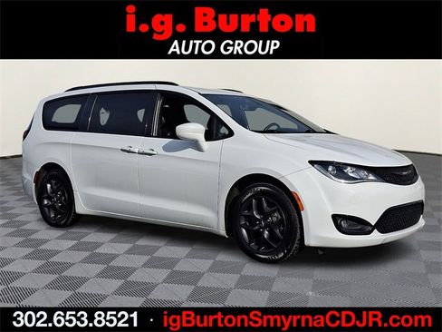 Used 2020 Chrysler Pacifica Touring-L Plus w/ S Appearance Package image 1