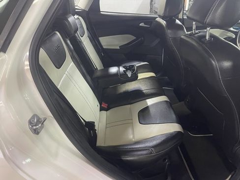Used 2014 Ford Focus Titanium FWD image 19
