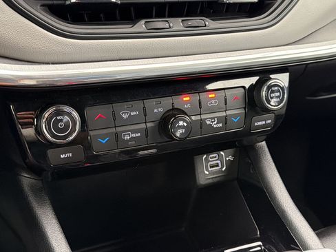 Used 2024 Jeep Compass Limited AWD/4WD image 18