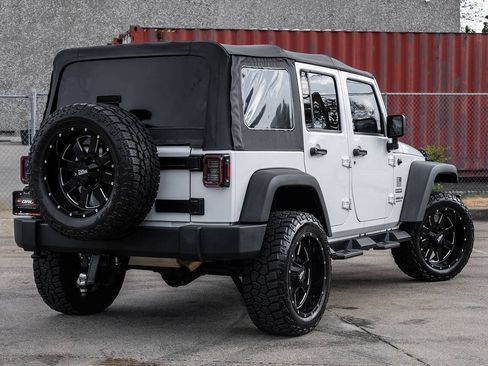 Used 2017 Jeep Wrangler Unlimited Sport w/ Quick Order Package 24S AWD/4WD image 10