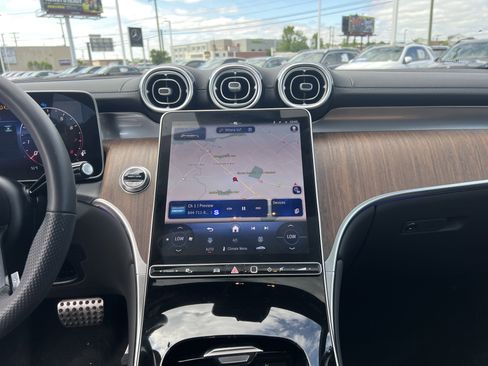 Used 2025 Mercedes-Benz GLC 300 4MATIC image 30