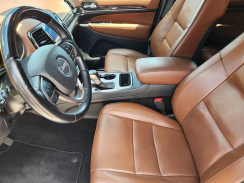 Used 2020 Jeep Grand Cherokee Overland RWD image 11