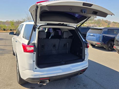 Used 2021 Chevrolet Traverse Premier w/ LPO, Floor Liner Package FWD image 18
