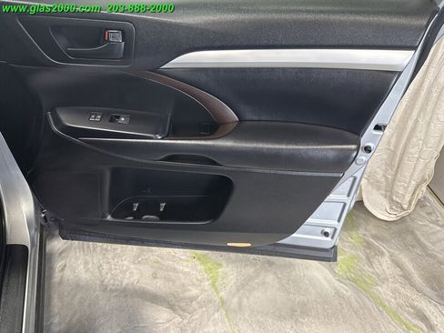 Used 2019 Toyota Highlander LE image 26