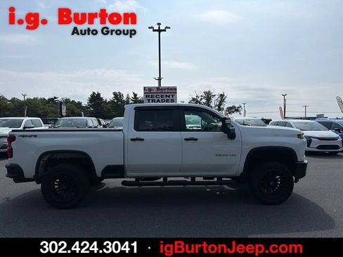 Used 2023 Chevrolet Silverado 2500 Custom w/ Custom Value Package AWD/4WD image 2