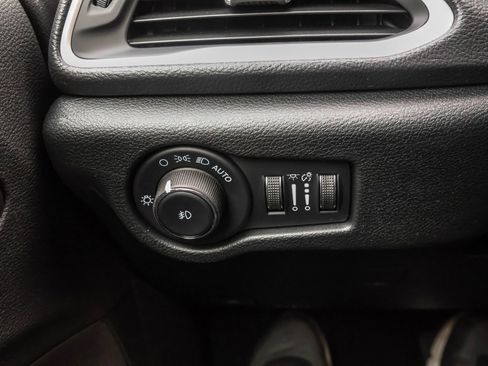 New 2026 Chrysler Pacifica Select image 28