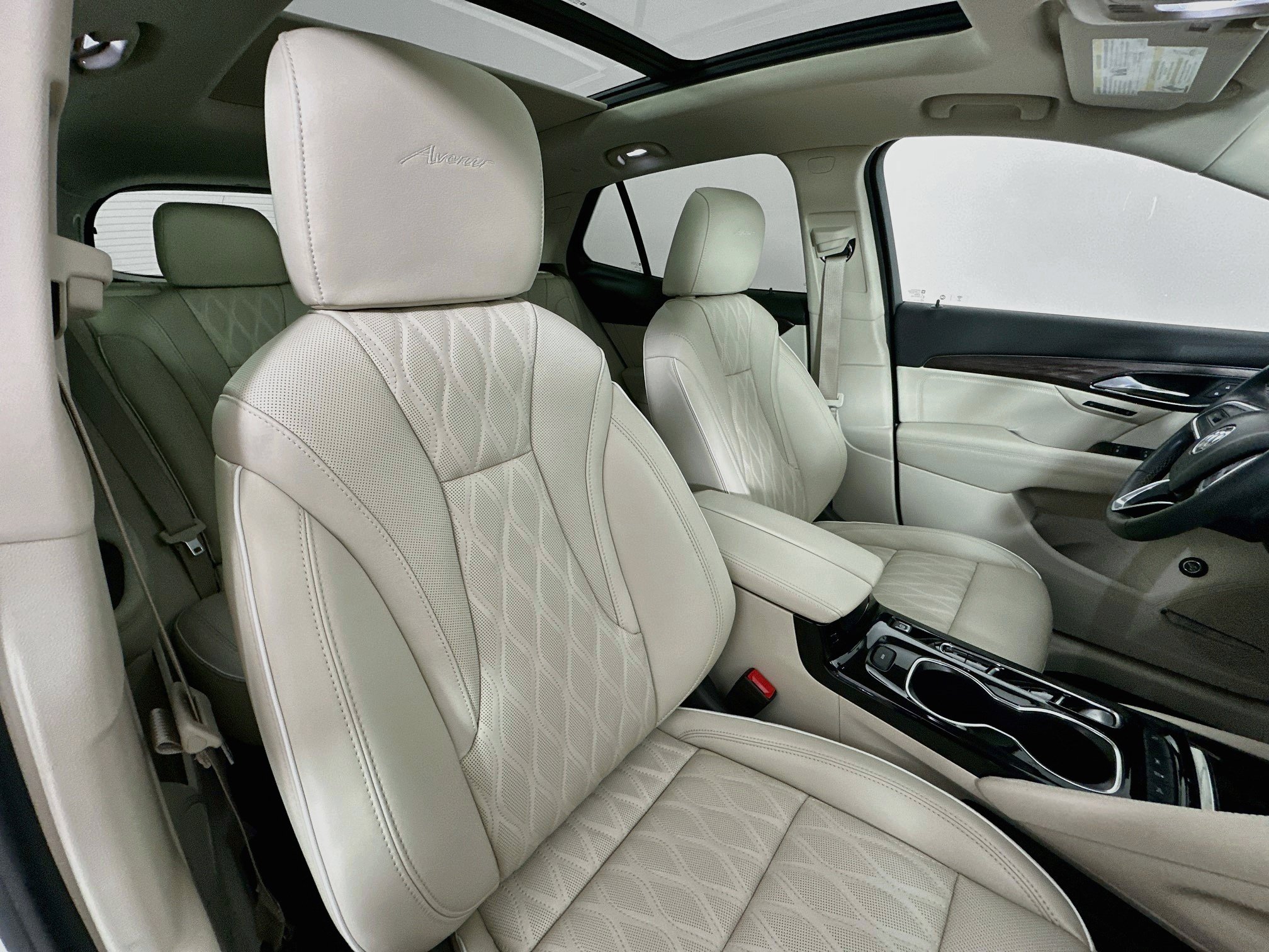 Used 2022 Buick Envision Avenir w/ Technology Package II FWD image 29