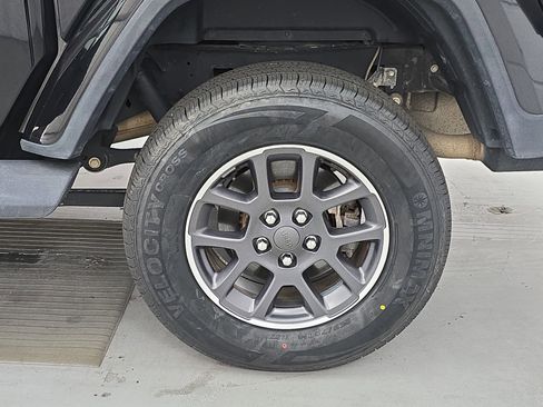 Used 2020 Jeep Gladiator Overland AWD/4WD image 32