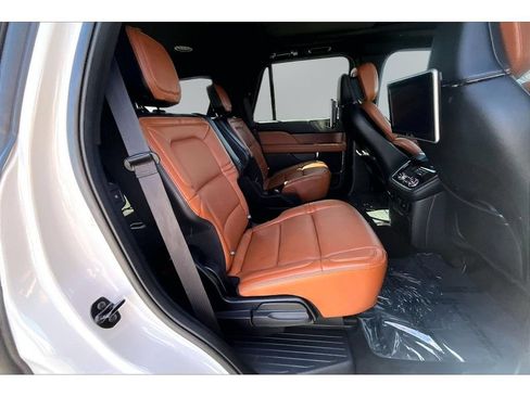Used 2021 Lincoln Navigator Reserve AWD/4WD image 23