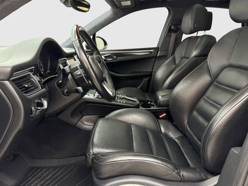 Used 2015 Porsche Macan Turbo AWD/4WD image 17