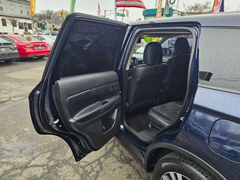 Used 2020 Mitsubishi Outlander LE image 10