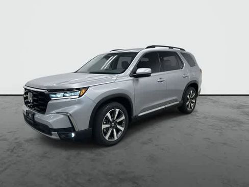 Used 2025 Honda Pilot Touring image 8