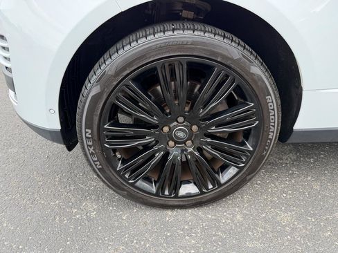 Used 2018 Land Rover Range Rover HSE image 9