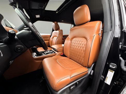 Used 2024 INFINITI QX80 Sensory w/ All-Season Package RWD image 6