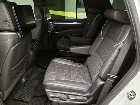 Used 2025 Cadillac Escalade V AWD/4WD image 19