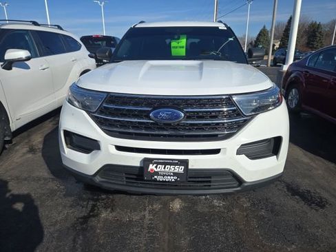 Used 2020 Ford Explorer XLT image 2