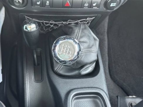 Used 2013 Jeep Wrangler Unlimited Rubicon w/ Connectivity Group AWD/4WD image 37