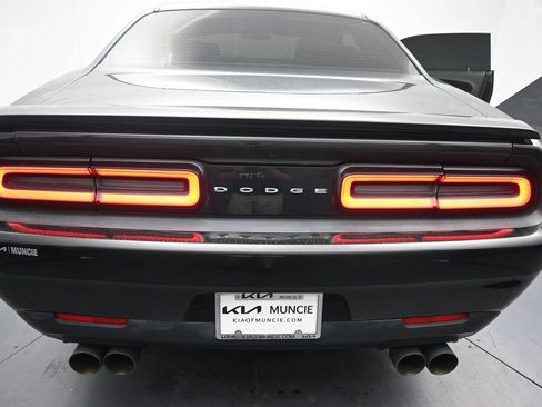 Used 2016 Dodge Challenger R/T RWD image 9