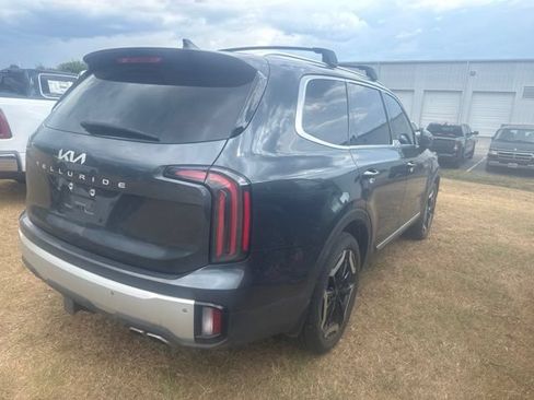 Used 2024 Kia Telluride EX w/ EX Captain's Chair Package FWD image 4