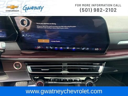 Used 2024 Chevrolet Traverse RS w/ LPO, Floor Liner Package AWD/4WD image 16