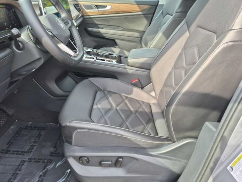 Used 2024 Volkswagen Atlas SE w/ Black Wheel Package AWD/4WD image 17